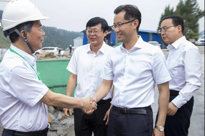 巴中市委副書記、市政府副市長(zhǎng)、代市長(zhǎng)高鵬凌到漢巴南鐵路6標(biāo)調(diào)研
