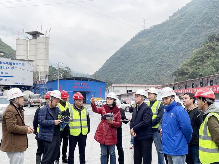 四川省交通宣傳中心主任、中國交通報(bào)駐四川記者站站長吳丹到大峽谷隧道調(diào)研