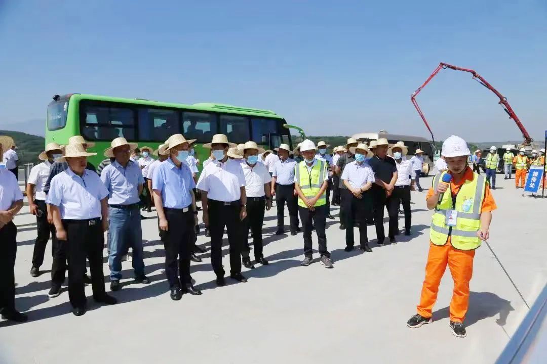 陜西省交通運輸廳組織觀摩團(tuán)赴西安外環(huán)高速公路南段LJ-12合同段項目交流學(xué)習(xí)